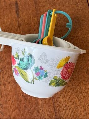 Floral Nested Measuring Cups and Spoons Set - The Pioneer Woman